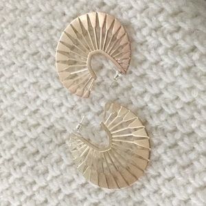 EUC Kendra Scott earrings